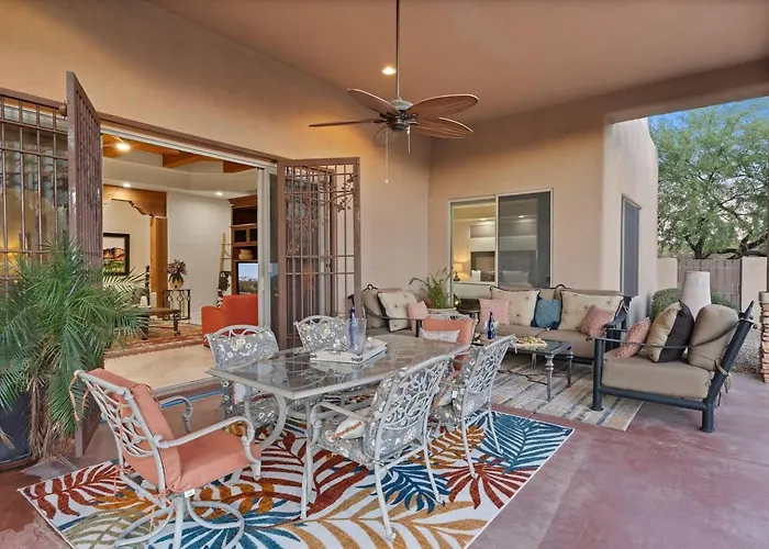 Desert Pool/spa/pickleball/families Holiday home