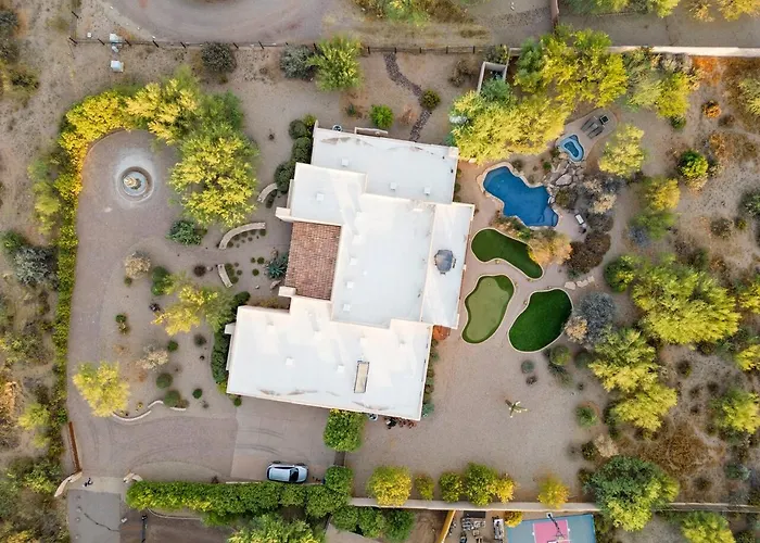 Desert Pool/spa/pickleball/families Holiday home *