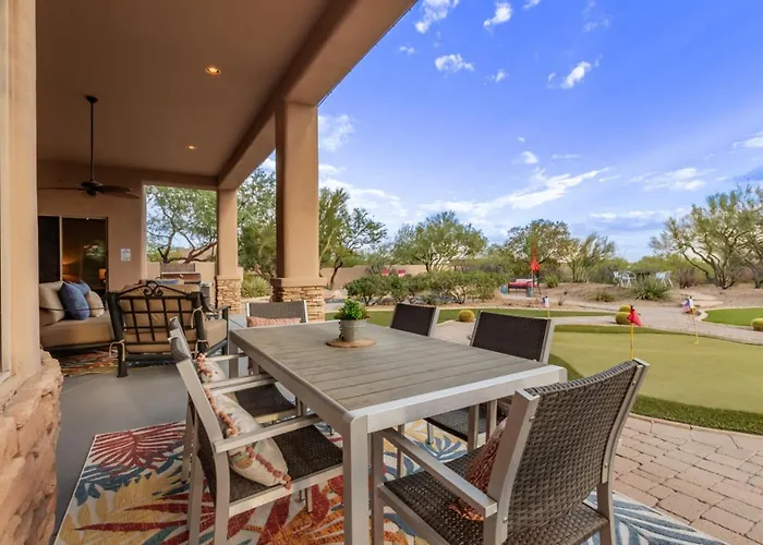 Desert Pool/spa/pickleball/families Holiday home *