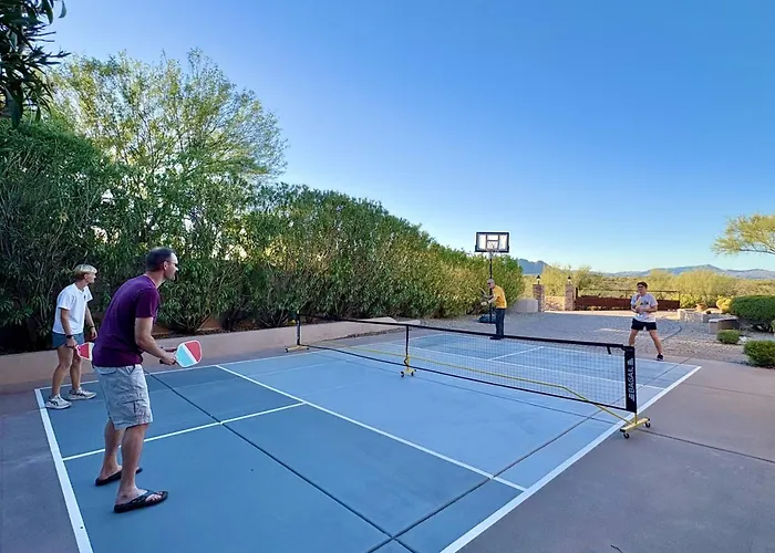 Desert Pool/spa/pickleball/families Holiday home *
