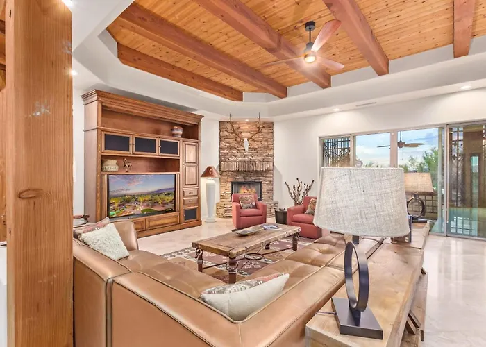 Desert Pool/spa/pickleball/families Holiday home *