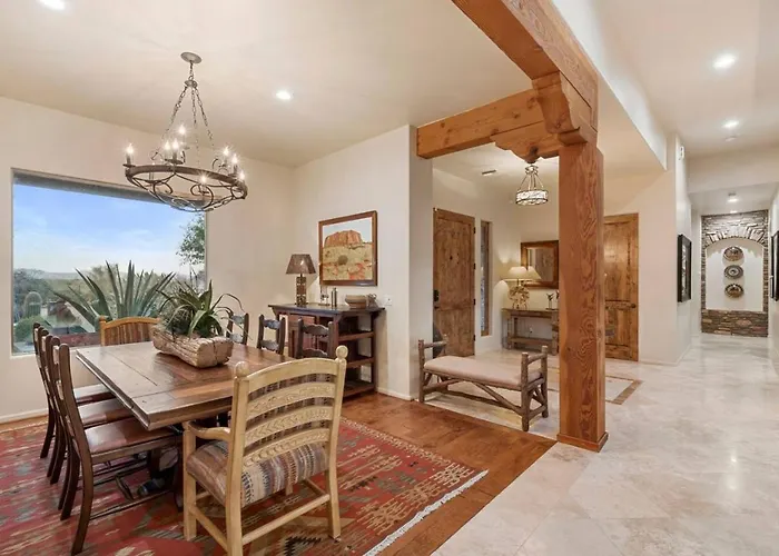Desert Pool/spa/pickleball/families Holiday home *
