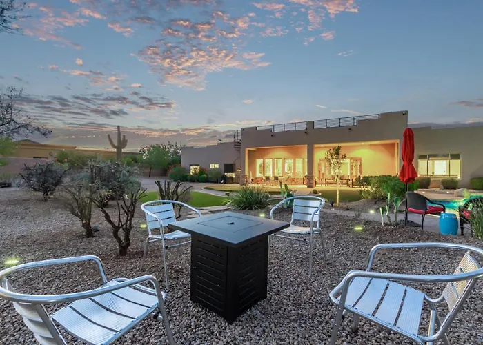 Desert Pool/spa/pickleball/families Holiday home