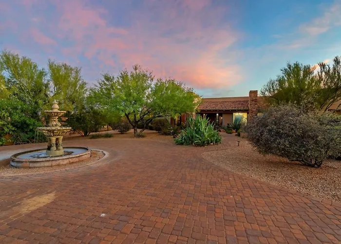 Desert Pool/spa/pickleball/families Holiday home *